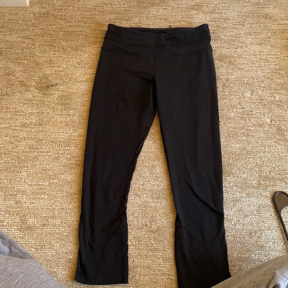 Black Lulu Lemon Cropped Leggings